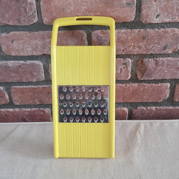 Vintage Rubbermaid Cheese Grater Vegetable Shedder - Picture 4 of 6